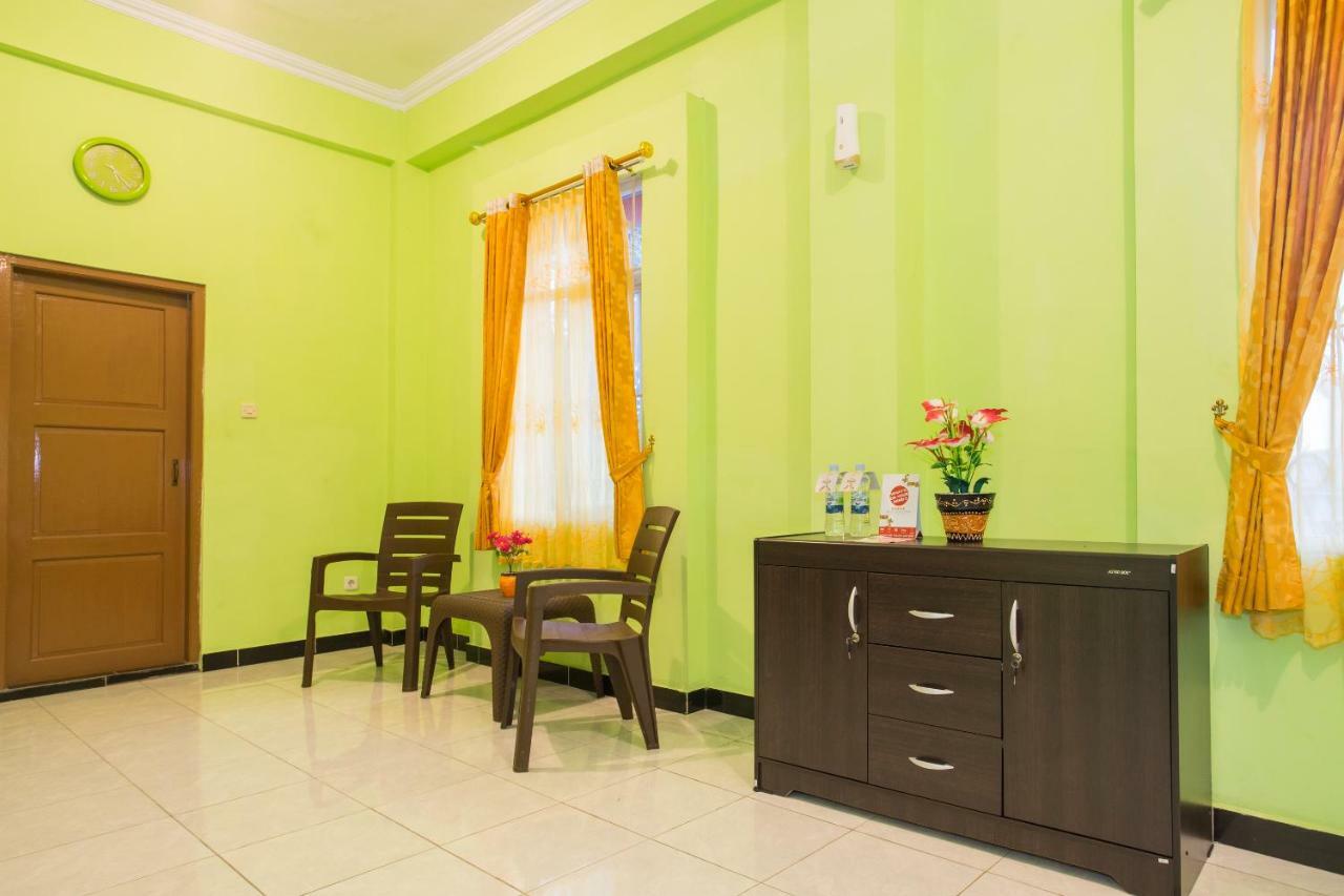 Oyo 1419 Rhona Guest House Syariah Yogyakarta Eksteriør billede